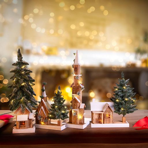 Деревянный дом с елкой 15хh26 см