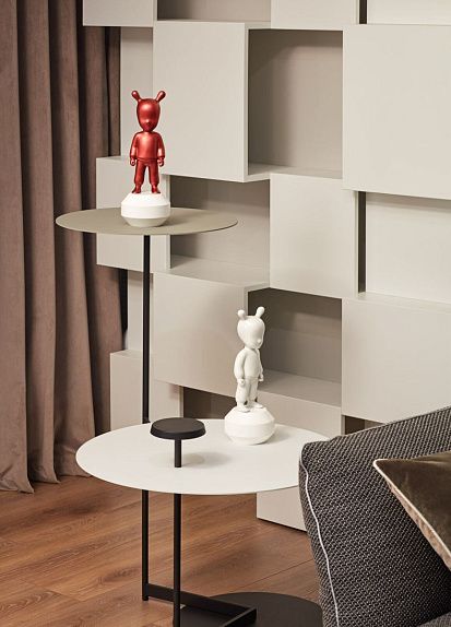 Скульптура Guest Little metallic red