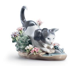 Скульптура Котенок и лягушка